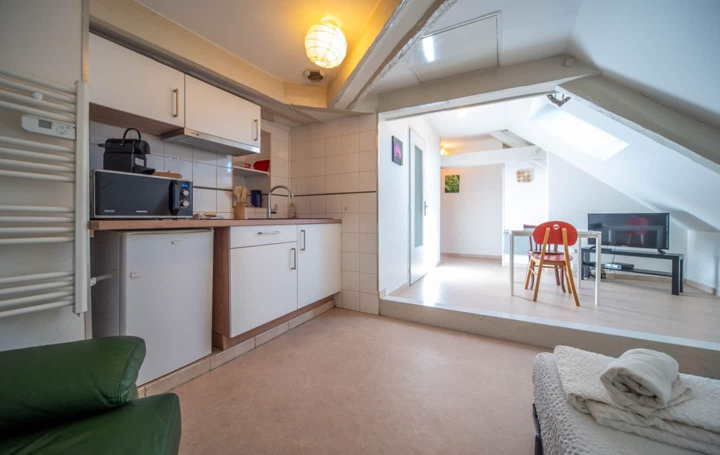 Photo principale de Studio meublé 17 m² sous combles — Chalon-sur-Saône centre